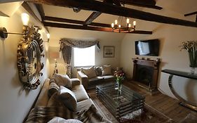 Duke Of Monmouth Penthouse Luxury Apartment, Lyme Regis, 3 Bedroom, Hot Tub, Garden, Dog Friendly