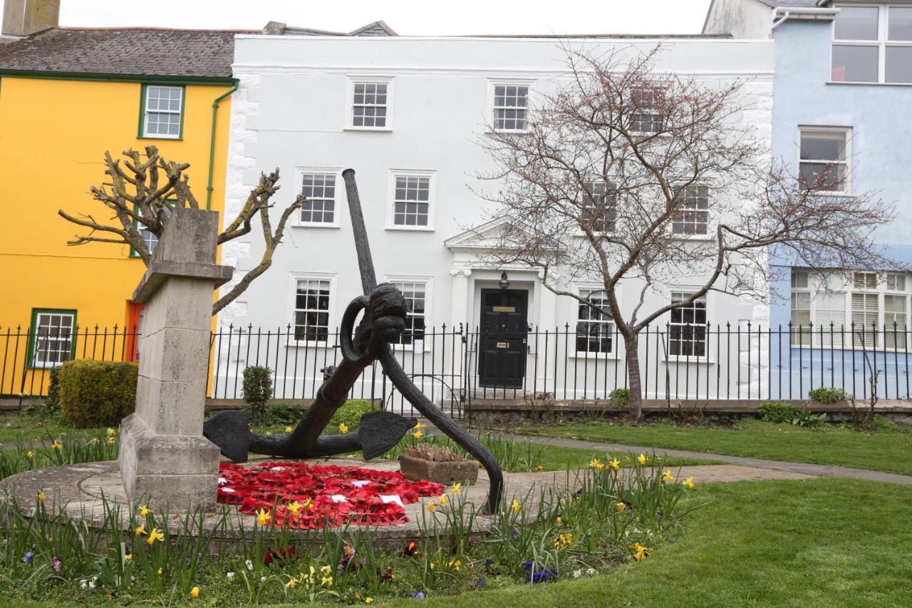 Duke Of Monmouth Penthouse Luxury Apartment, Lyme Regis, 3 Bedroom, Hot Tub, Garden, Dog Friendly Exterior photo